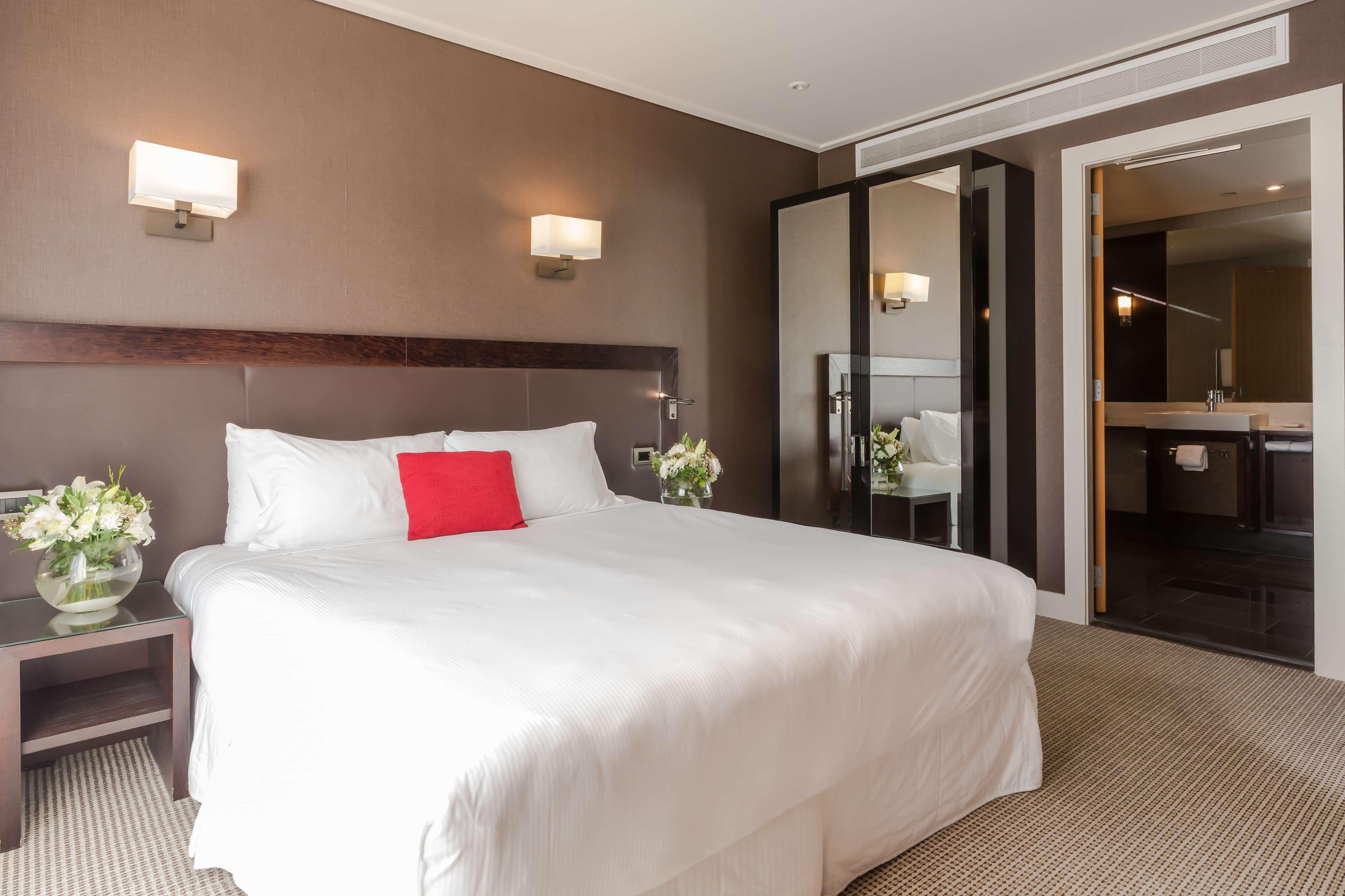 Hilton Queenstown Resort & Spa Εξωτερικό φωτογραφία A bedroom at the hotel