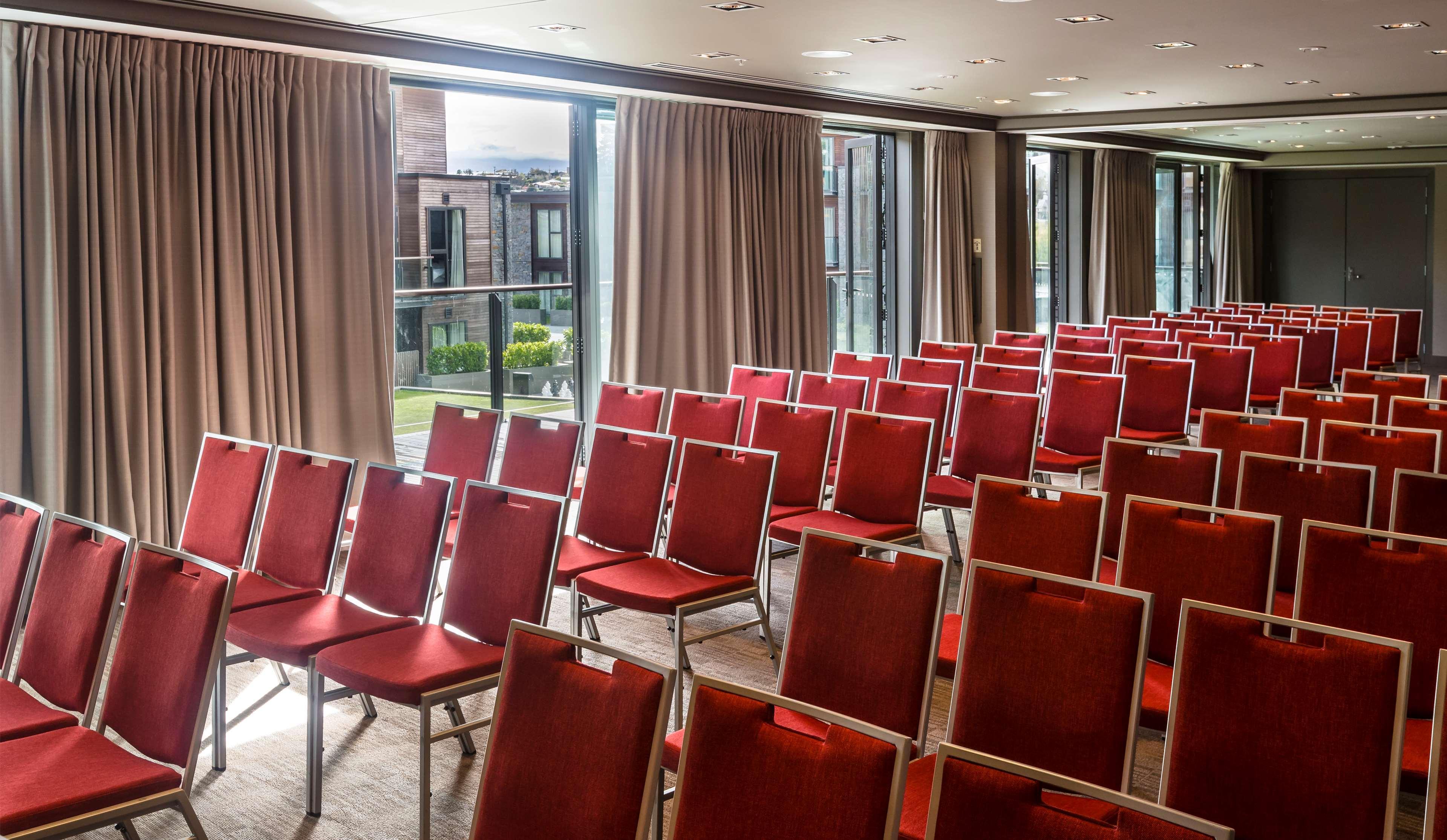 Hilton Queenstown Resort & Spa Εξωτερικό φωτογραφία The meeting room