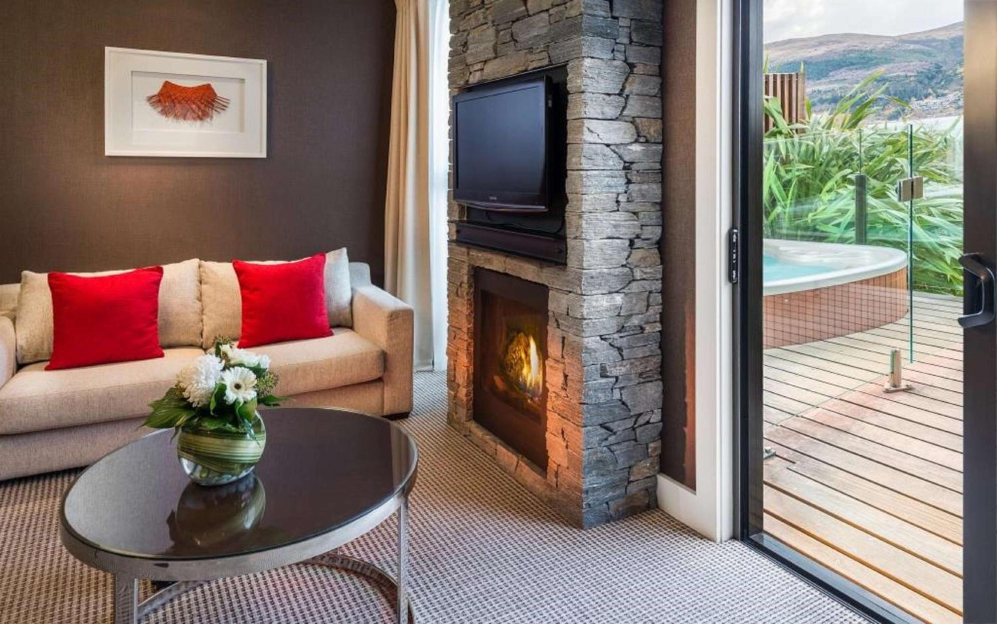 Hilton Queenstown Resort & Spa Εξωτερικό φωτογραφία A suite at The Crowne Hotel