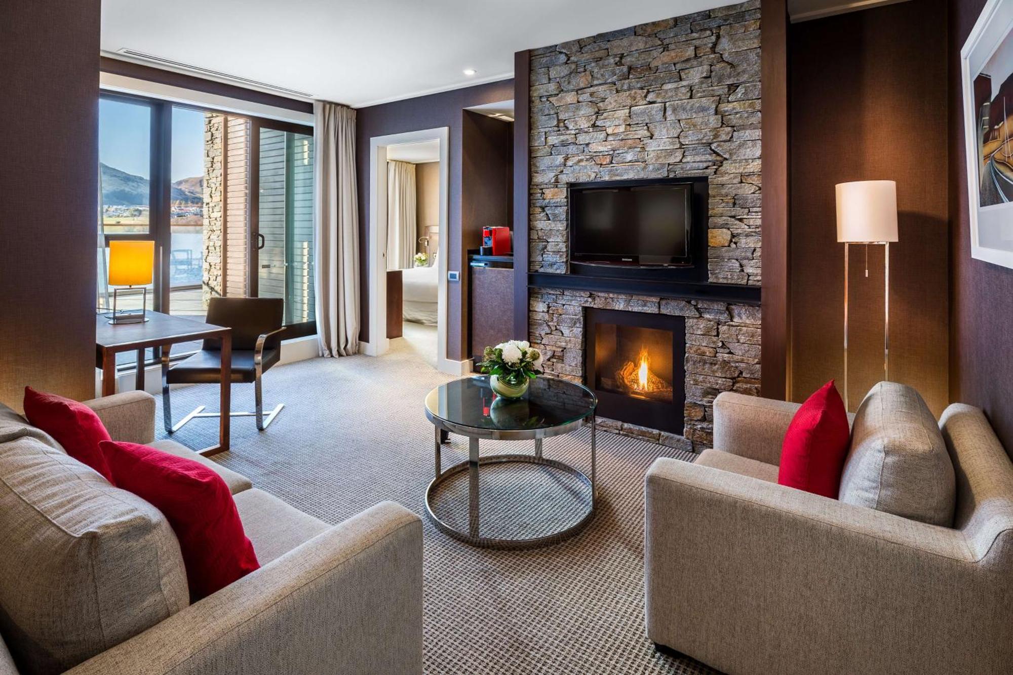 Hilton Queenstown Resort & Spa Εξωτερικό φωτογραφία A suite at The Westin Hong Kong