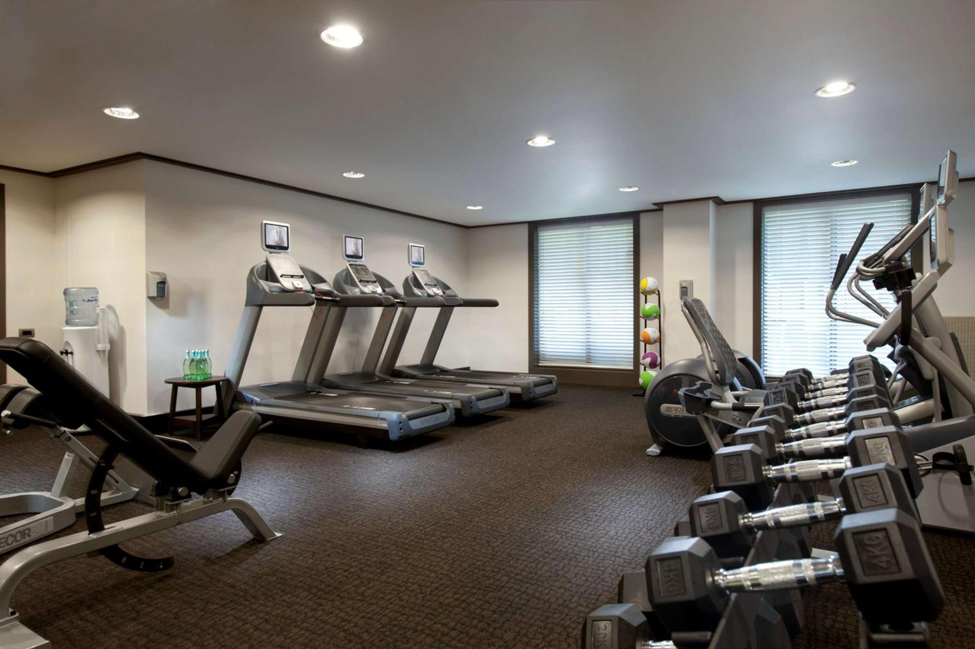 Hilton Queenstown Resort & Spa Εξωτερικό φωτογραφία The gym at the hotel