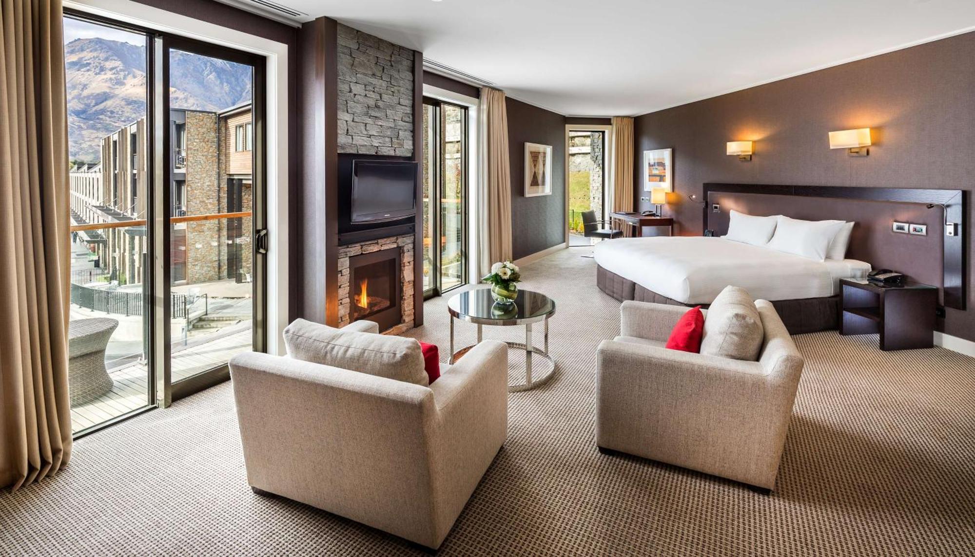 Hilton Queenstown Resort & Spa Εξωτερικό φωτογραφία A suite at the InterContinental London The O2
